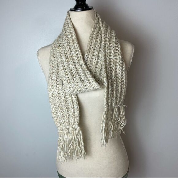 Handmade Beige Loose Knit Fringe Scarf – Cozy, Soft, Chunky Winter Accessory - Picture 7 of 7